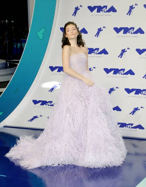 şarkıcı, sözyazarı Lorde