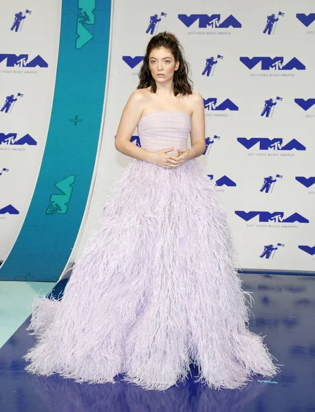 şarkıcı, sözyazarı Lorde