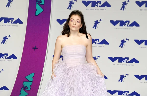 şarkıcı, sözyazarı Lorde