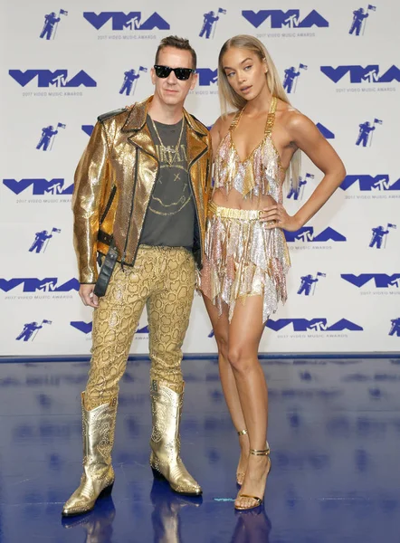 Jeremy Scott y Jasmine Sanders — Foto de Stock