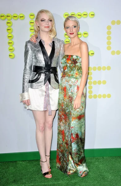 Emma Stone y Andrea Riseborough — Foto de Stock