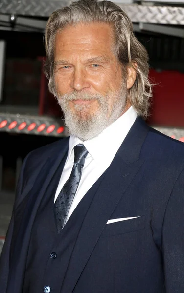 aktör Jeff Bridges, Los Angeles premiere 'Sadece Regency Köyü tiyatro Westwood, ABD'de 8 Ekim 2017 düzenlenen cesur' in.