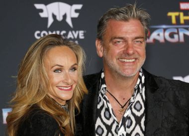 aktör Ray Stevenson ve Elisabetta Caraccia