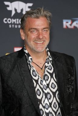 aktör Ray Stevenson