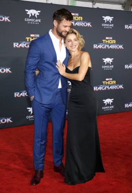 aktörler Chris Hemsworth ve Elsa Pataky