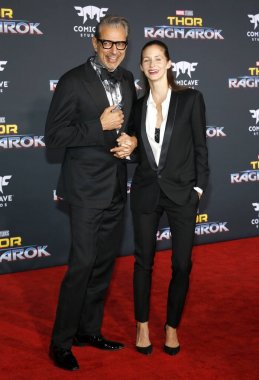 Aktör Jeff Goldblum ve Emilie Livingston