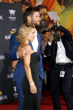 aktörler Chris Hemsworth ve Elsa Pataky