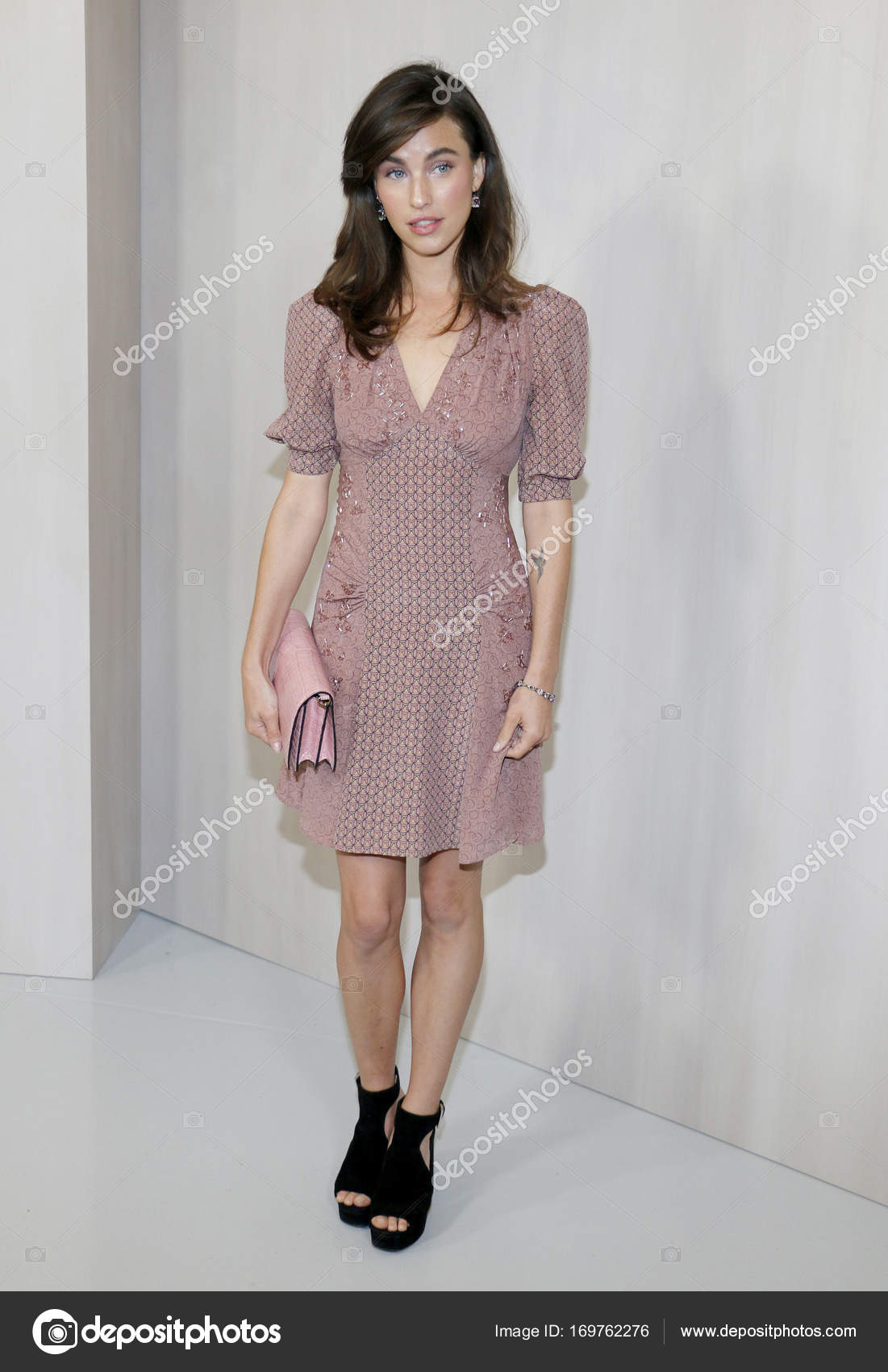 legs Fotos Rainey Qualley naked photo 2017 Leaked Fotos Rainey Qualley naked photo 2017