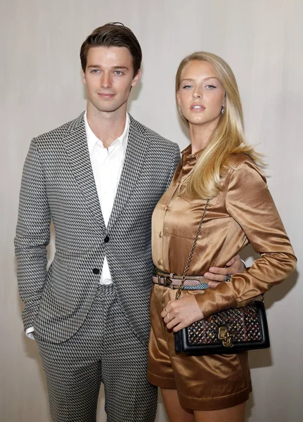 Ator Patrick Schwarzenegger e Abby Champion — Fotografia de Stock