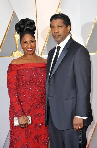Näyttelijät Denzel Washington ja Pauletta Washington — kuvapankkivalokuva