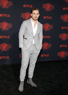 aktör Dacre Montgomery