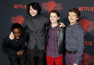 aktörler Noah Schnapp, Gaten Matarazzo, Caleb Mclaughlin ve Finn Wolfhard