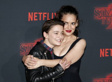 aktörler Winona Ryder ve Noah Schnapp