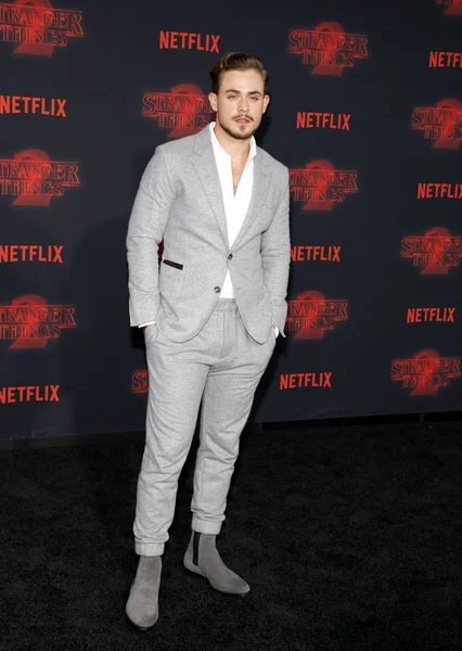 aktör Dacre Montgomery