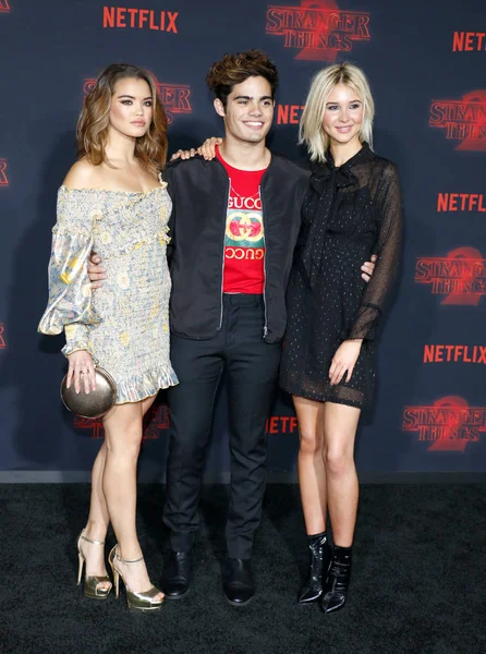 Atores Paris Berelc, Emery Kelly e Isabel May — Fotografia de Stock