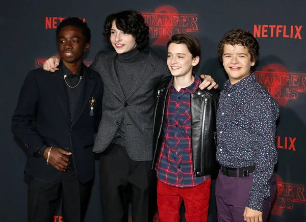 Atores Noah Schnapp, Gaten Matarazzo, Caleb McLaughlin e Finn Wolfhard — Fotografia de Stock