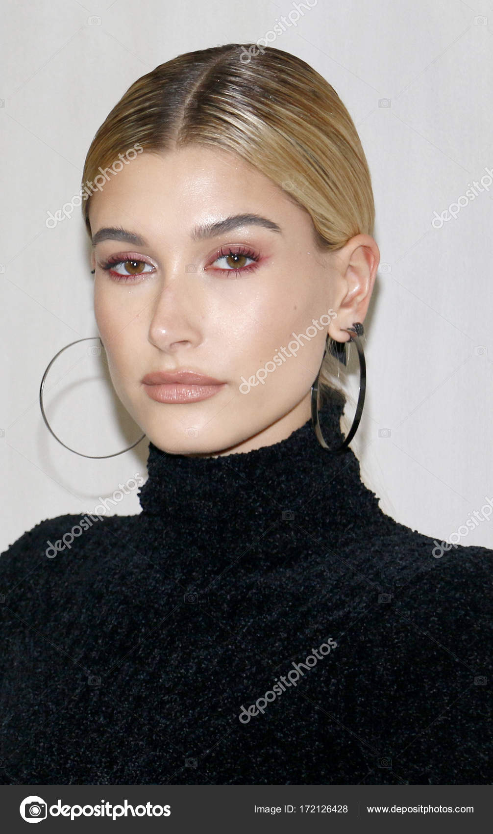 Modelo Hailey Baldwin — Foto editorial de stock © PopularImages #172126428