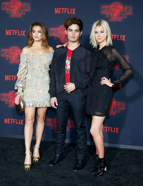 Atores Paris Berelc, Emery Kelly e Isabel May — Fotografia de Stock