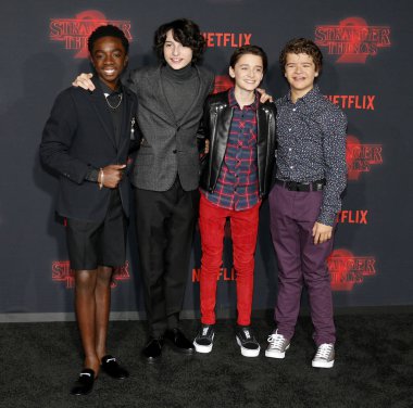 'Yabancı 26 Ekim 2017 üzerinde Regency Köyü tiyatro Westwood, ABD'de düzenlenen şeylerin' aktörler Noah Schnapp, Gaten Matarazzo, Caleb Mclaughlin ve Finn Wolfhard Netflix sezon 2 premiere.