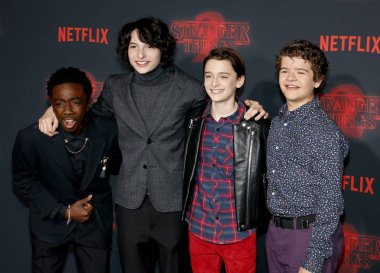 aktörler Noah Schnapp, Gaten Matarazzo, Caleb Mclaughlin ve Finn Wolfhard