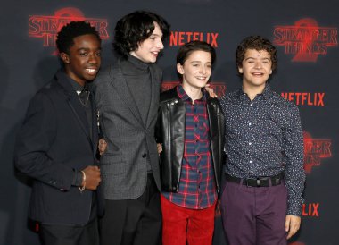 aktörler Noah Schnapp, Gaten Matarazzo, Caleb Mclaughlin ve Finn Wolfhard