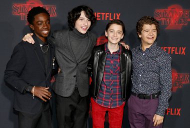 aktörler Noah Schnapp, Gaten Matarazzo, Caleb Mclaughlin ve Finn Wolfhard