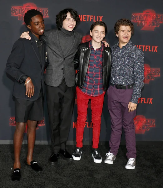 Los actores Noah Schnapp, Gaten Matarazzo, Caleb McLaughlin y Finn Wolfhard — Foto de Stock