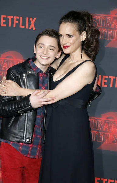 Los Actores Winona Ryder Noah Schnapp Estreno Netflix Temporada Stranger — Foto de Stock