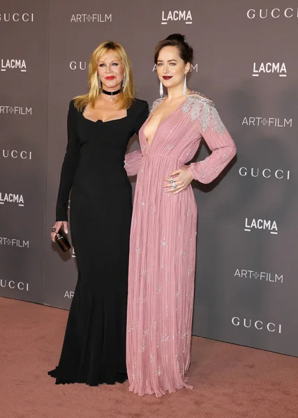 Aktris Melanie Griffith ve Dakota Johnson — Stok fotoğraf