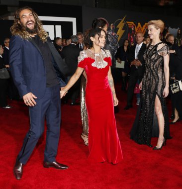 Jason Momoa'ya, Lisa Bonet ve Amber Heard aktörler