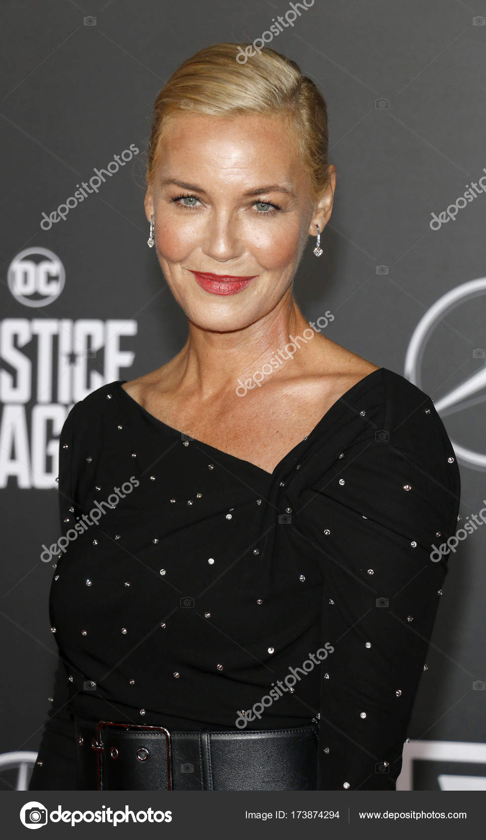 コニー・ニールセン 