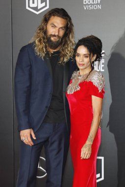 aktörler Lisa Bonet ve Jason Momoa'ya