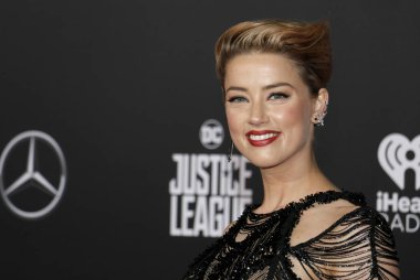 13 Kasım 2017 Dolby Theatre Hollywood, ABD oyuncu Amber Heard 'Adalet Birliği' Dünya galasında düzenlenen.