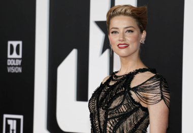 13 Kasım 2017 Dolby Theatre Hollywood, ABD oyuncu Amber Heard 'Adalet Birliği' Dünya galasında düzenlenen.