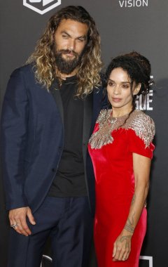 13 Kasım 2017 Hollywood, ABD Dolby tiyatroda aktörler Jason Momoa'ya ve Lisa Bonet 'Adalet Birliği' Dünya galasında düzenlenen.