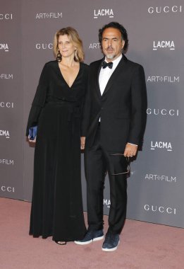Alejandro Gonzalez Inarritu ve Maria Eladia Hagerman 2017 Lacma Art + Film Gala, Los Angeles, ABD Lacma 4 Kasım 2017 düzenlenen.