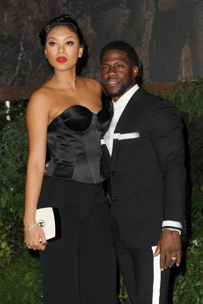 aktör Kevin Hart ve Eniko Parrish, Los Angeles premiere ' Jumanji: hoşgeldin Jungle' 11 Aralık 2017 üzerinde Tcl Çin Tiyatrosu Hollywood, ABD'de düzenlenen.