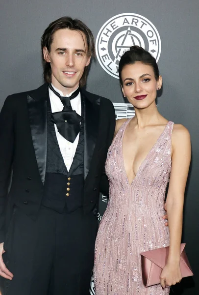 Victoria Justice y Reeve Carney — Foto de Stock