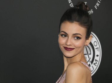 6 Ocak 2018 Santa Monica, ABD Barker hangarda aktris Victoria Justice Elysium sanat'ın 11 yıllık cennet şenlikte düzenlenen.
