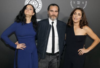 6 Ocak 2018 Santa Monica, ABD Barker hangarda oyuncuları Joaquin Phoenix, yağmur Phoenix ve yaz Phoenix Elysium sanat'ın 11 yıllık cennet şenlikte düzenlenen.