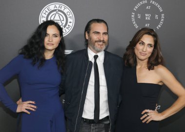 6 Ocak 2018 Santa Monica, ABD Barker hangarda oyuncuları Joaquin Phoenix, yağmur Phoenix ve yaz Phoenix Elysium sanat'ın 11 yıllık cennet şenlikte düzenlenen.
