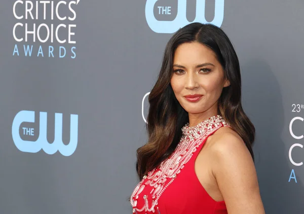 Olivia Munn Éves Critics Choice Awards Tartott Barker Hangár Santa — Stock Fotó