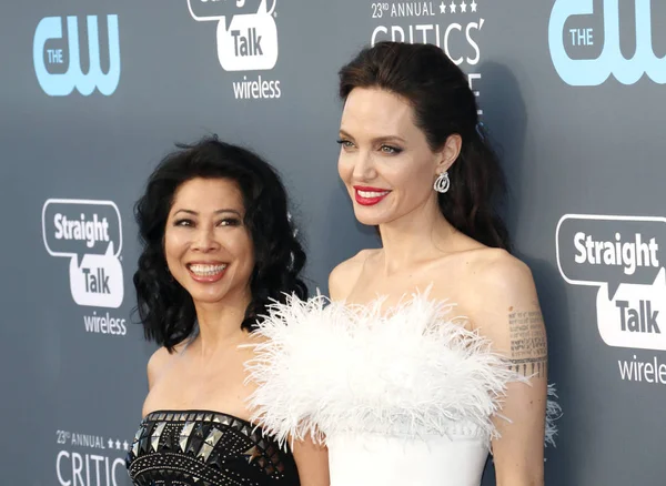 Loung Ung ve Angelina Jolie