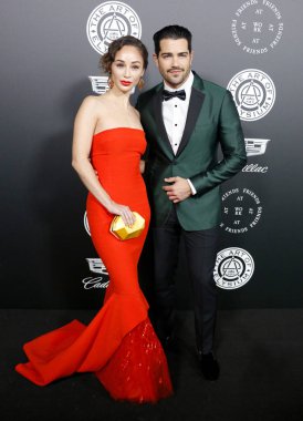 Jesse Metcalfe ve Cara Santana Elysium sanat'ın 11 yıllık cennet şenlikte Barker Hangar Santa Monica, ABD 6 Ocak 2018 düzenlenen.