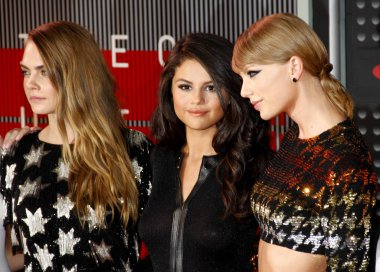 Cara Delevingne, Selena Gomez ve Taylor Swift