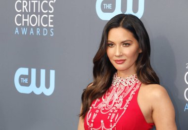 aktris Olivia Munn, 23 yıllık Critics'Choice Awards Santa Monica, ABD Barker hangarda 11 Ocak 2018 düzenlenen.