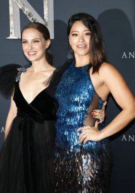 Natalie Portman ve Gina Rodriguez