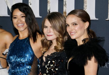 Jennifer Jason Leigh, Natalie Portman ve Gina Rodriguez