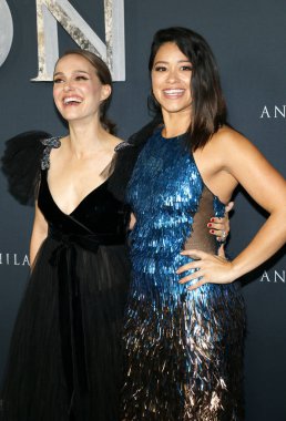 Natalie Portman ve Gina Rodriguez