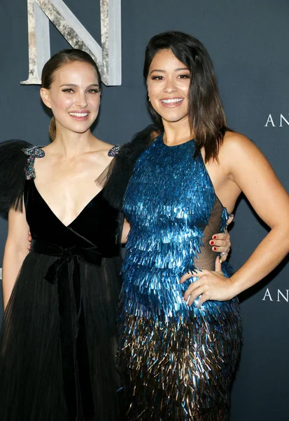 Natalie Portman ve Gina Rodriguez